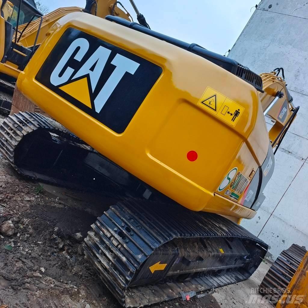 CAT 323 D Pelle sur chenilles