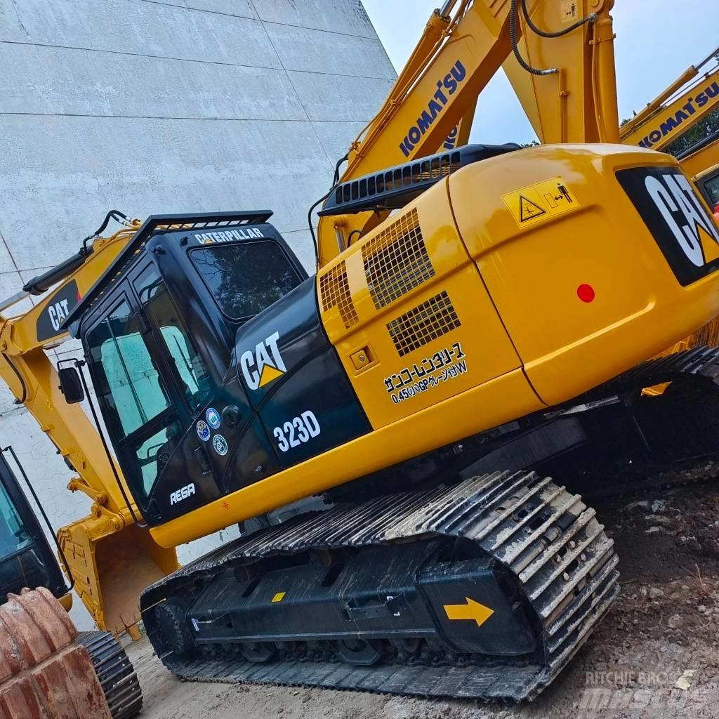 CAT 323 D Pelle sur chenilles
