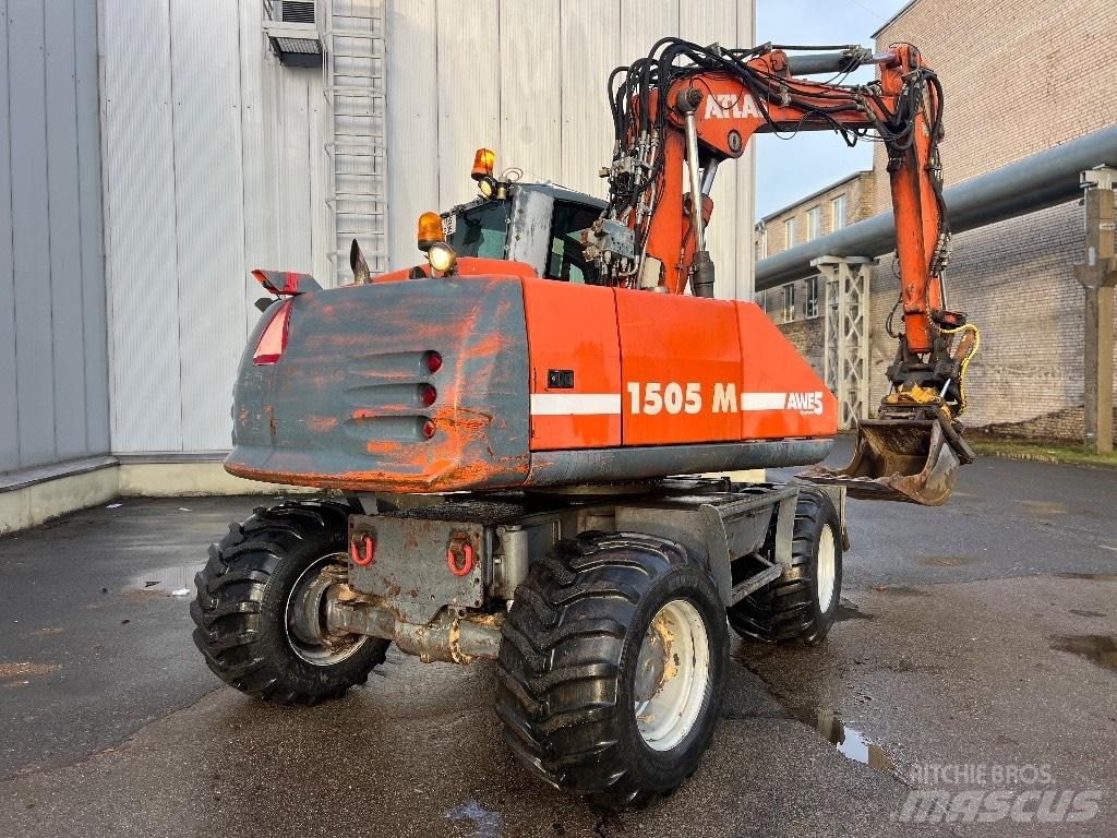 Atlas 1505 M Pelle sur pneus