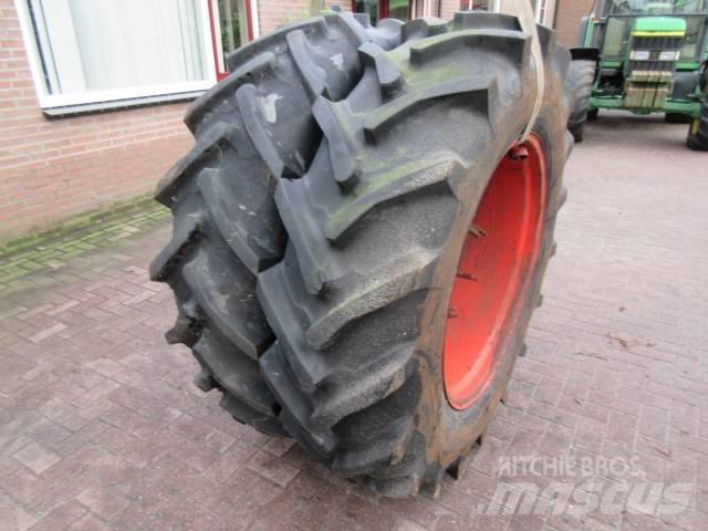 Taurus 16.9/34 Pneus, roues et jantes