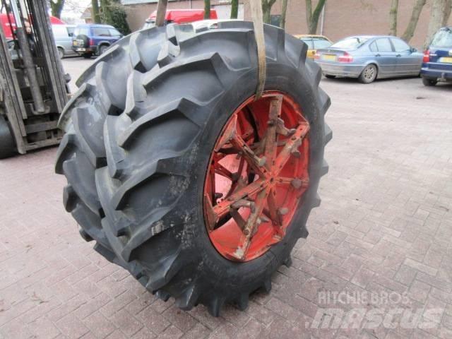 Taurus 16.9/34 Pneus, roues et jantes