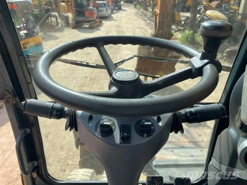 Hyundai R210W-9 Pelle sur pneus