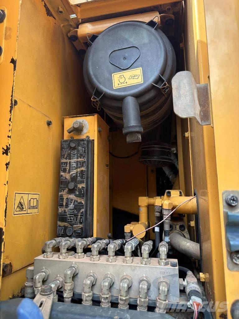 Hyundai R210W-9 Pelle sur pneus