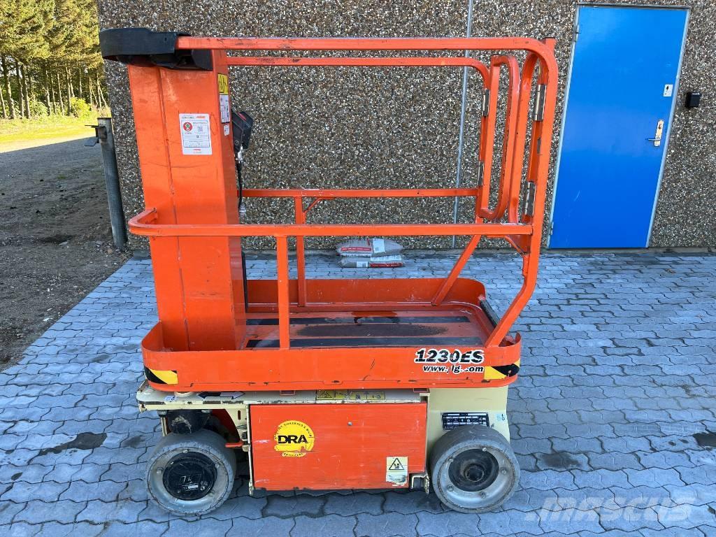 JLG 1230 ES Mât vertical
