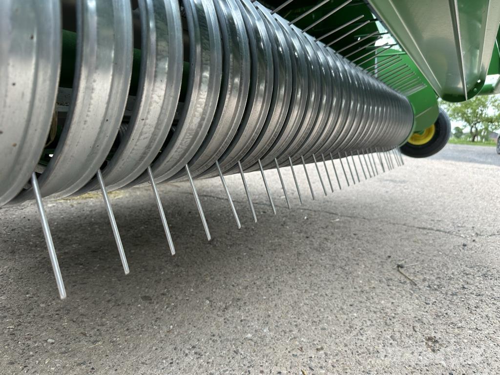 John Deere V461M Presse à balle ronde