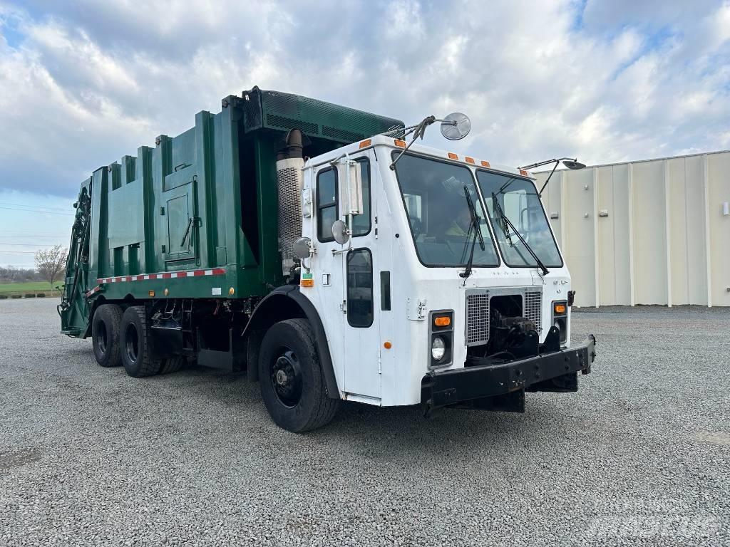 Mack LE613 Camion poubelle
