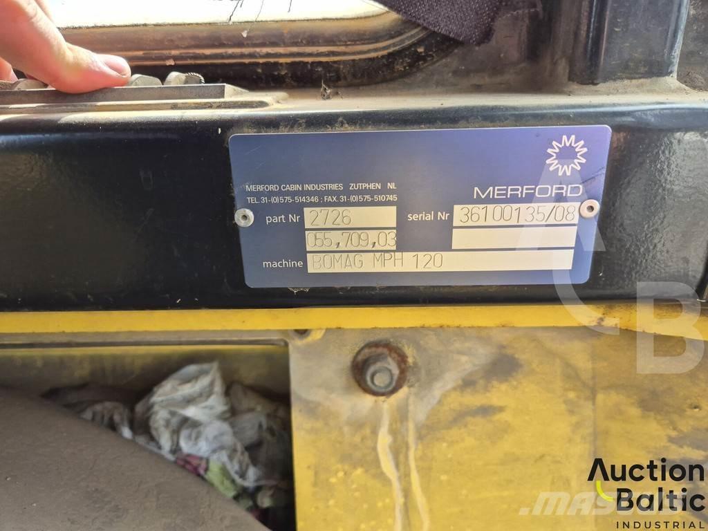 Bomag MPH 122 Niveleuse