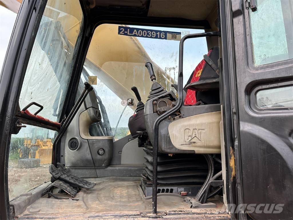 CAT 330 D L Pelle sur chenilles