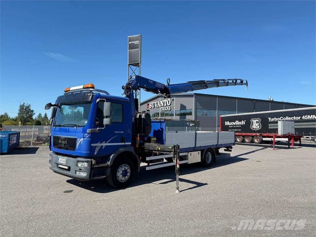 MAN TGM 15.290 4x2 Camion plateau ridelle avec grue