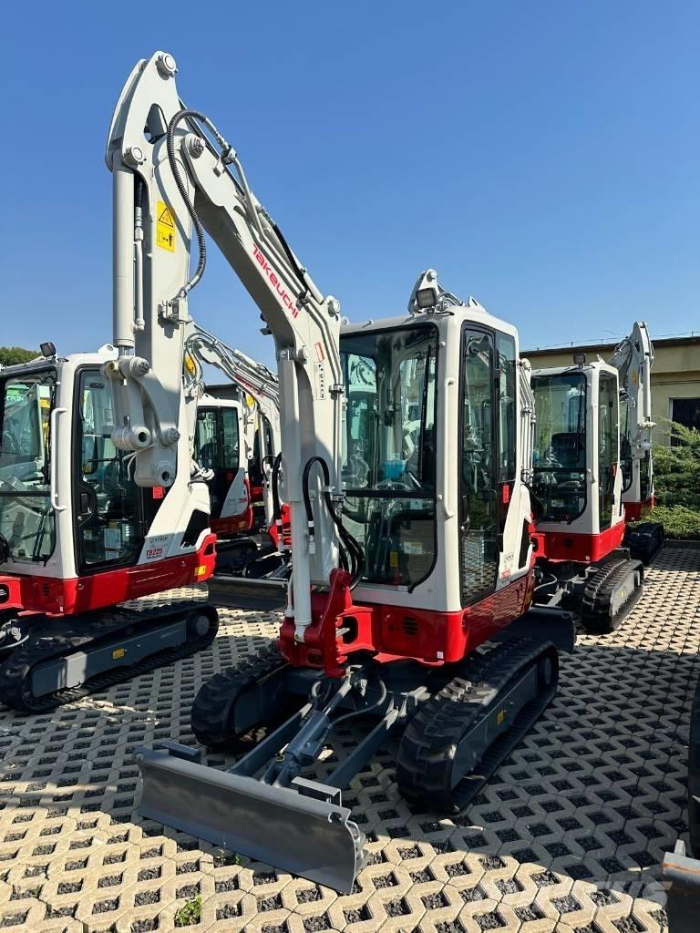 Takeuchi TB 225 V0 Mini pelle < 7t