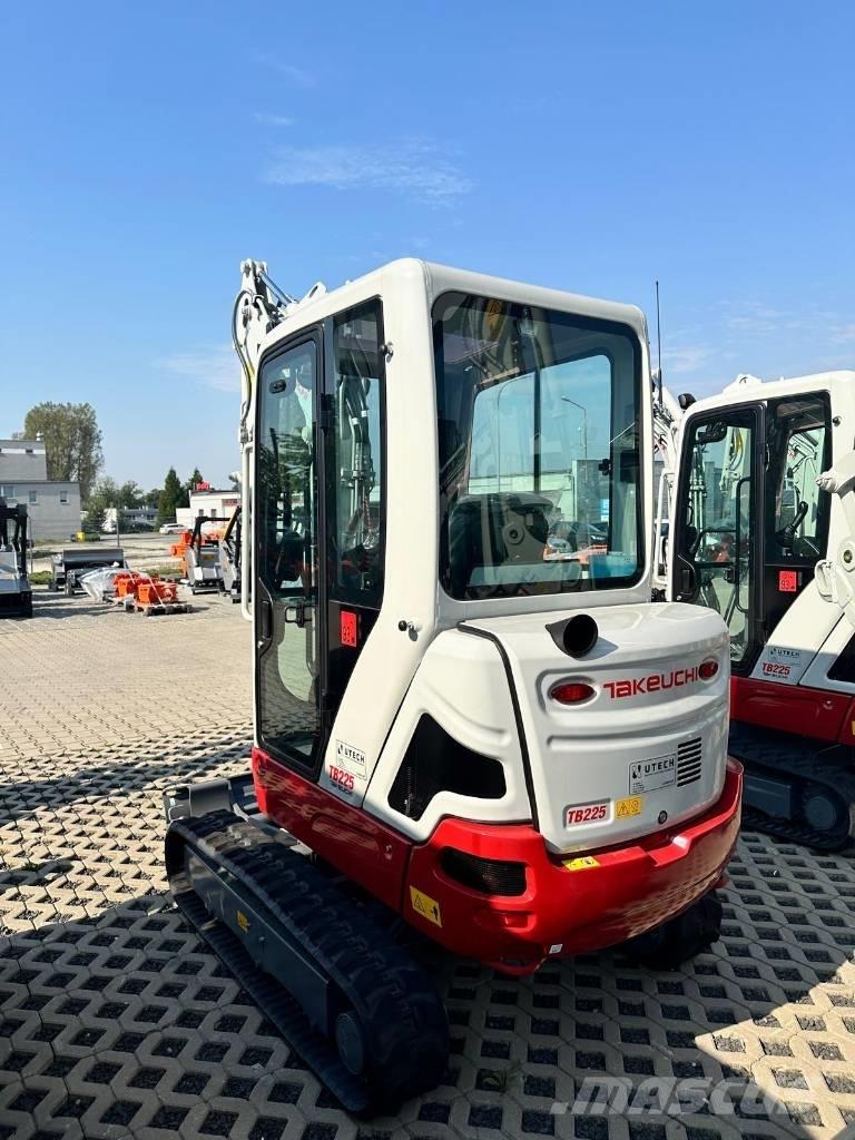 Takeuchi TB 225 V0 Mini pelle < 7t