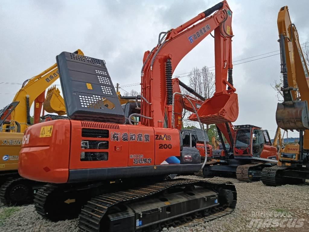 Hitachi ZX 200 Pelle sur chenilles