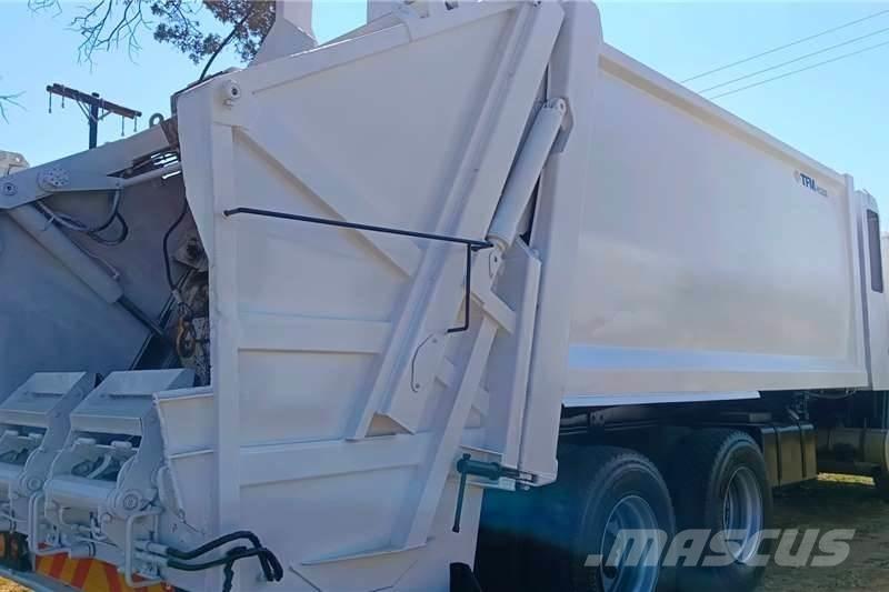 UD Quon 26-370 Autre camion