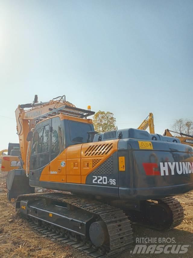 Hyundai R220-9 Pelle sur chenilles