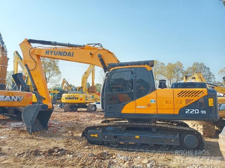Hyundai R220-9 Pelle sur chenilles