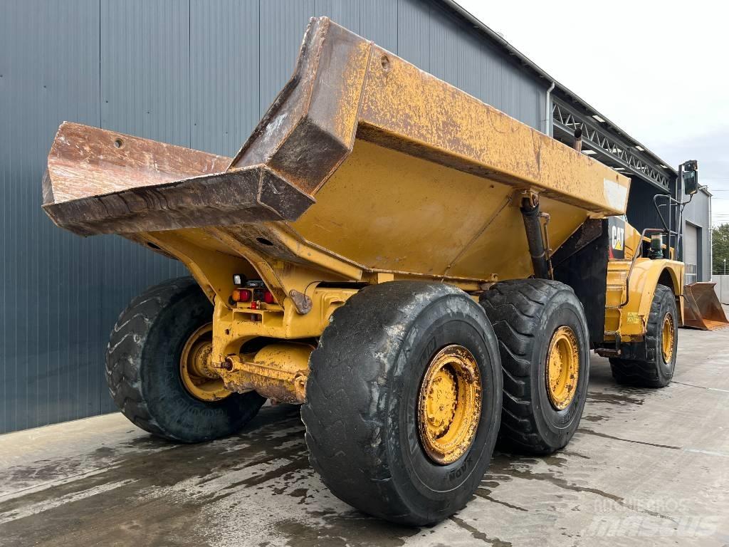 CAT 735B Tombereau articulé