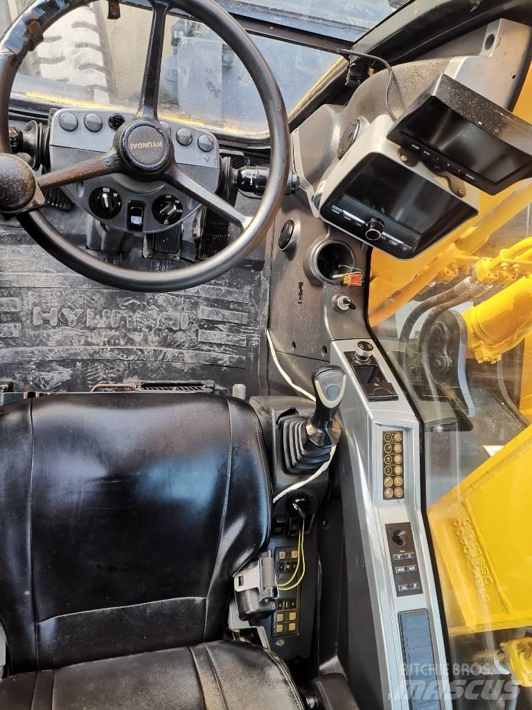 Hyundai R210W-9 Pelle sur pneus