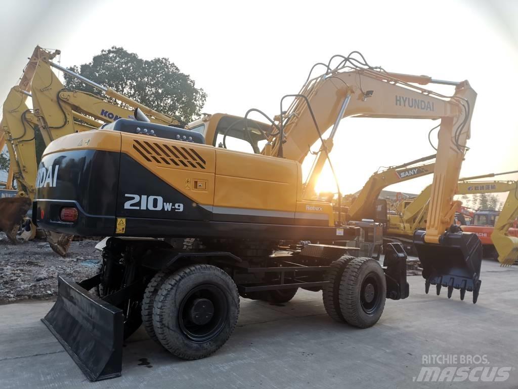 Hyundai R210W-9 Pelle sur pneus