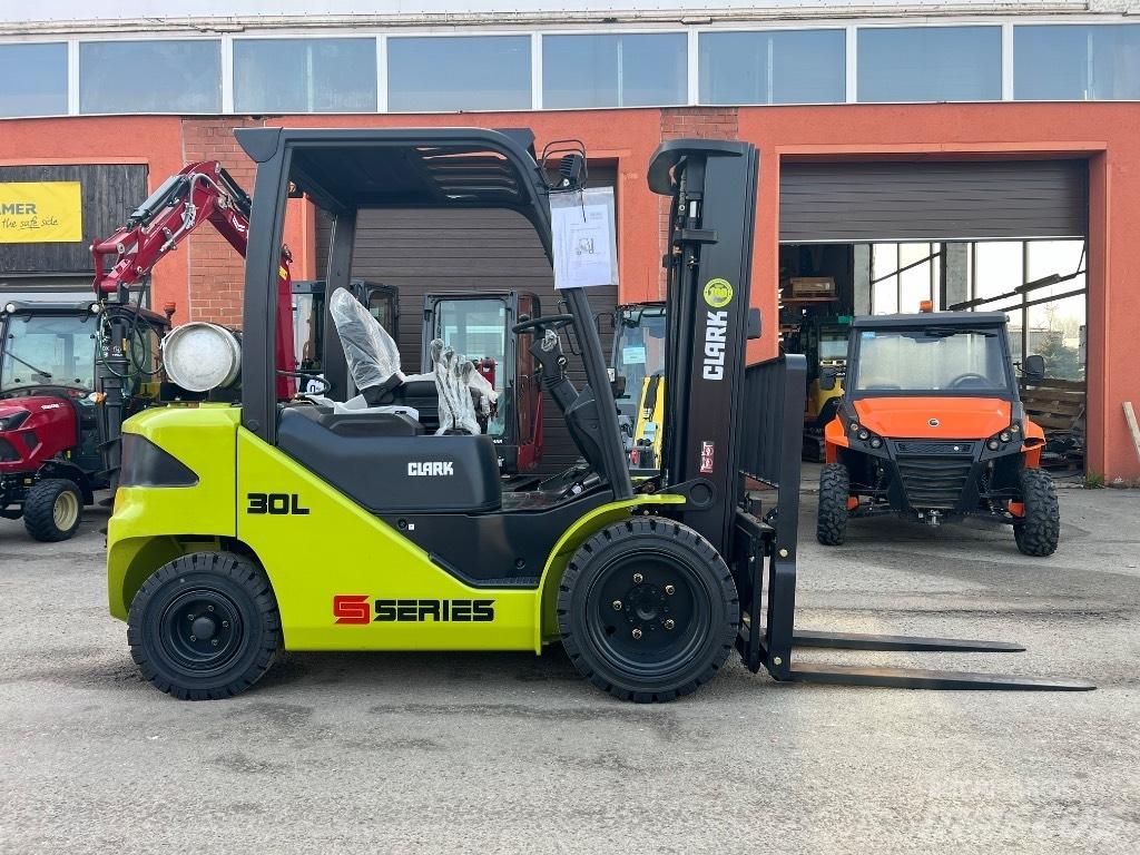 Clark S 30 L Chariots GPL