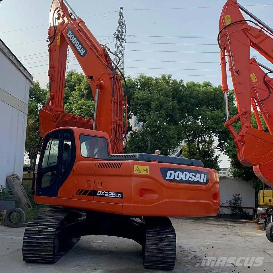 Doosan DX 225 Pelle sur chenilles