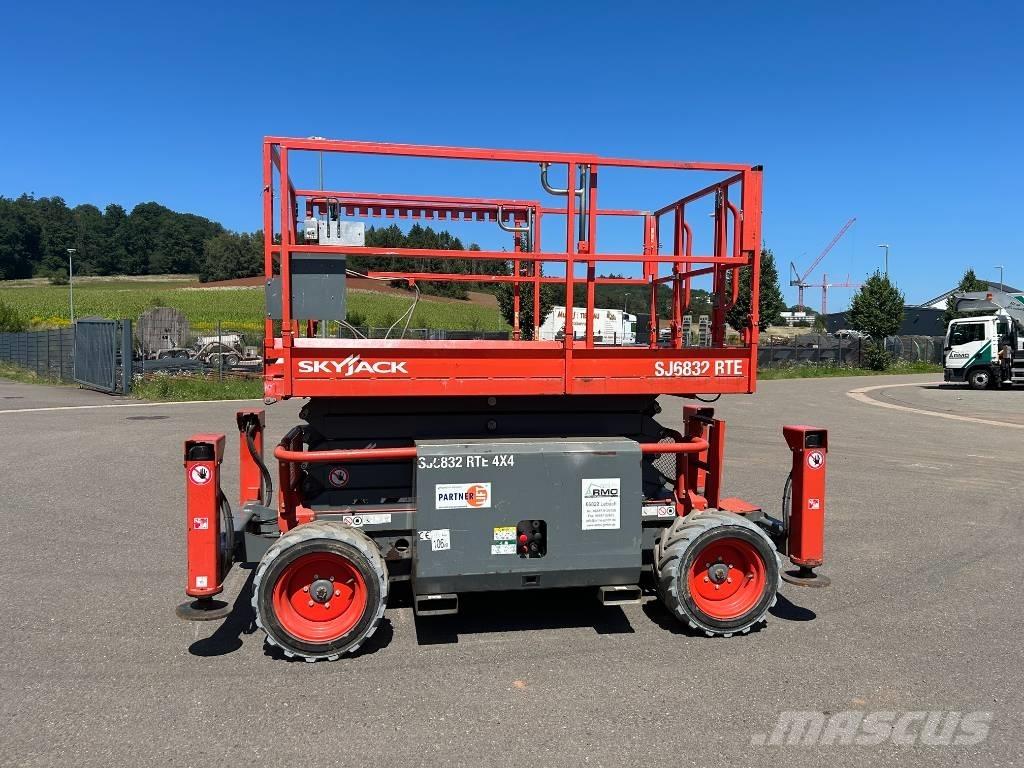 SkyJack SJ 6832 RTE Nacelle ciseaux