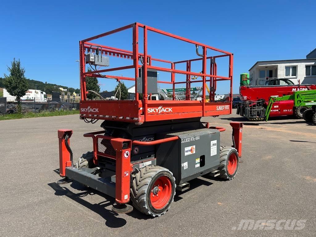 SkyJack SJ 6832 RTE Nacelle ciseaux