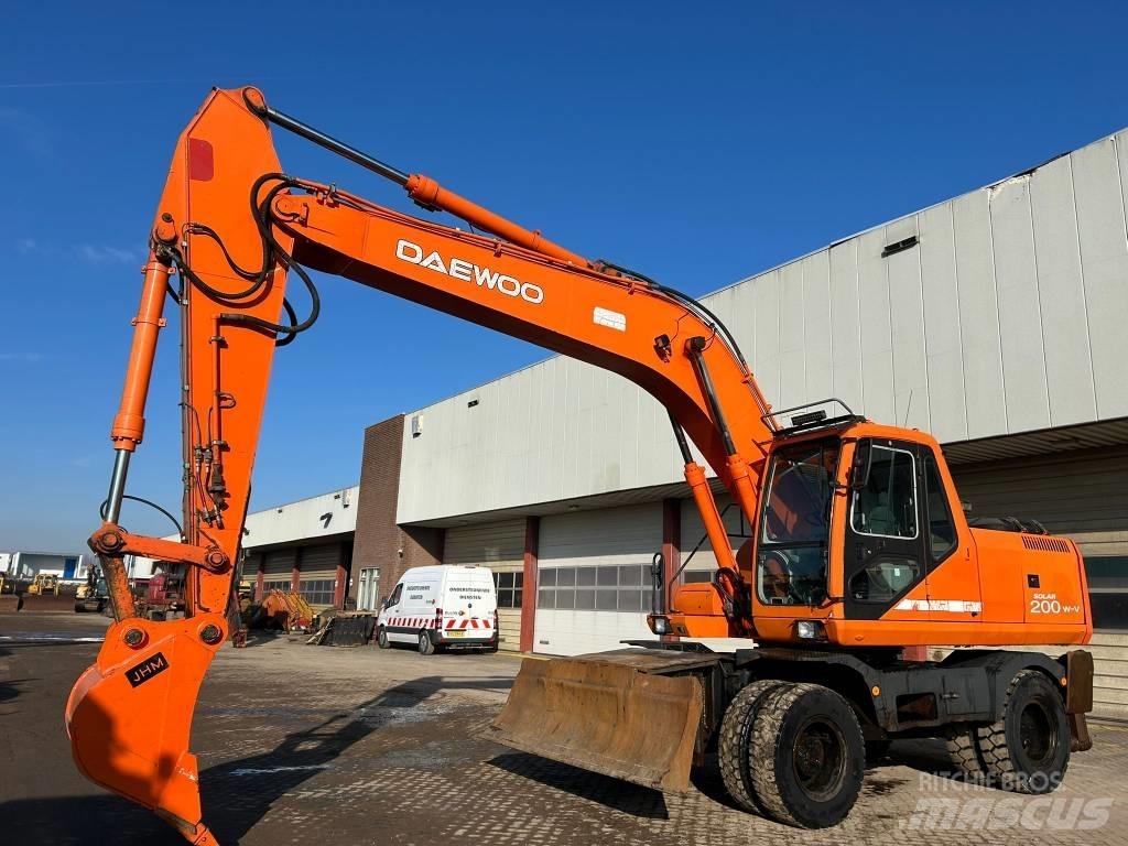 Daewoo Solar 200WV Pelle sur pneus