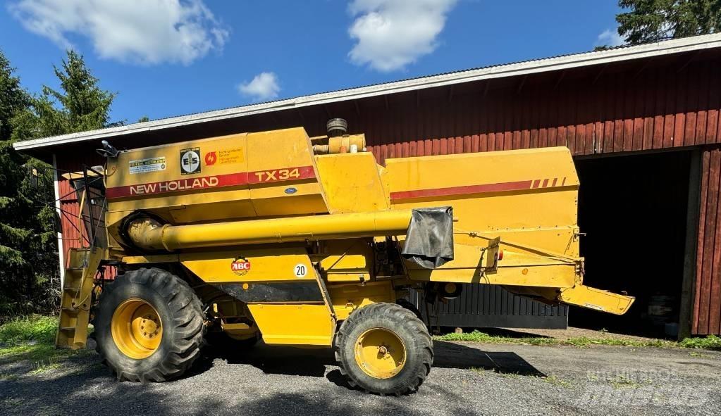 New Holland TX 34 Moissonneuse batteuse
