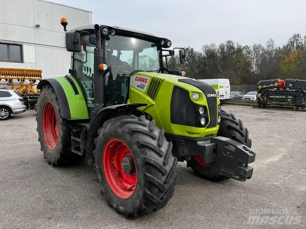 CLAAS Arion 440 Tracteur