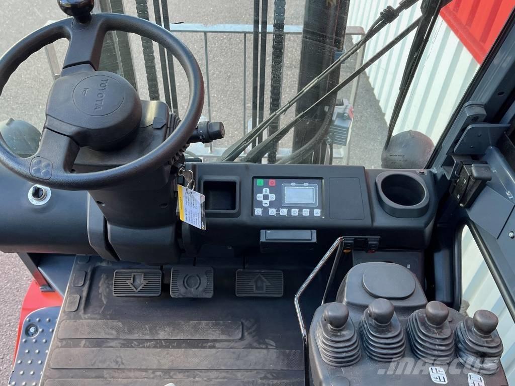 Toyota 8 FBMKT 30 Chariots élévateurs électriques