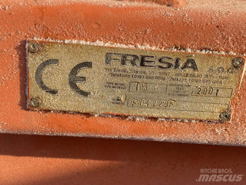  Fresia + Snow shovel Chasse neige