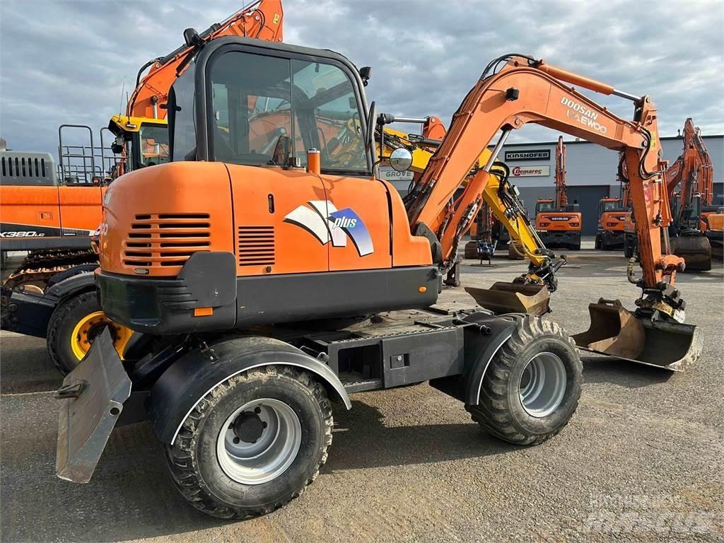 Doosan 55w Pelle sur pneus