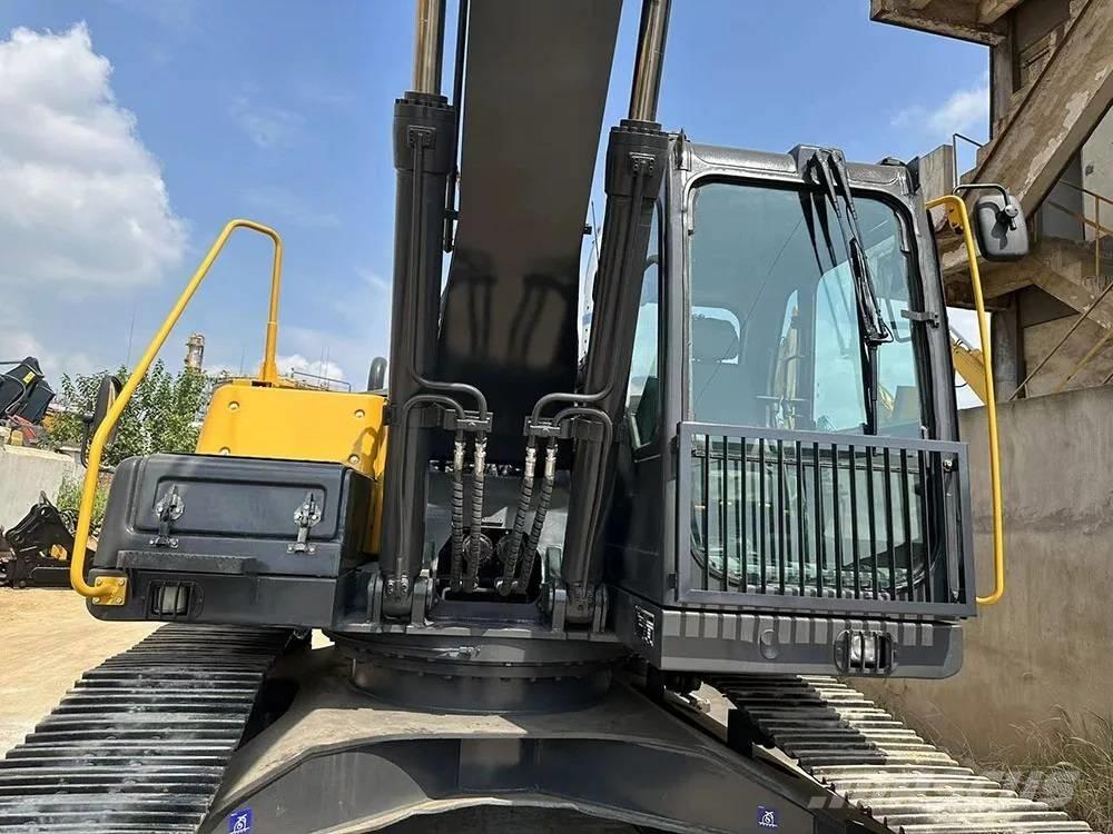 Volvo EC240D Pelle sur chenilles