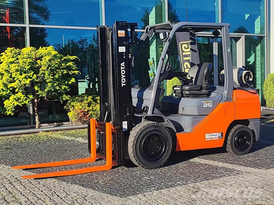 Toyota 02-8FGJF35 Chariots GPL