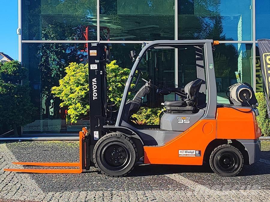 Toyota 02-8FGJF35 Chariots GPL