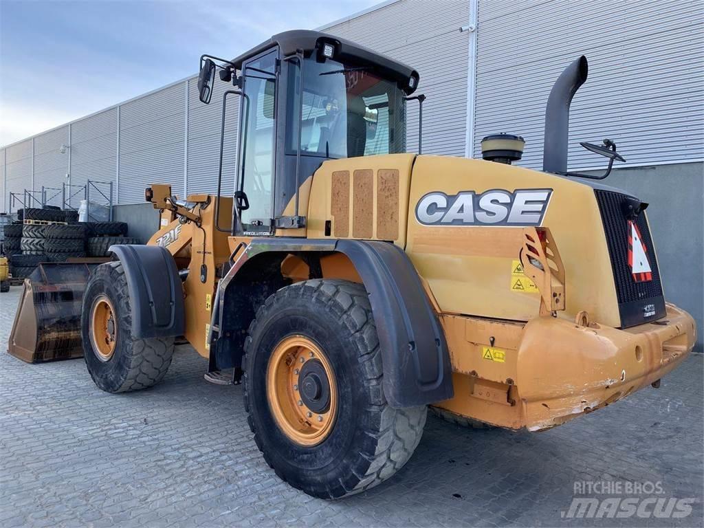 CASE 721F Chargeuse sur pneus