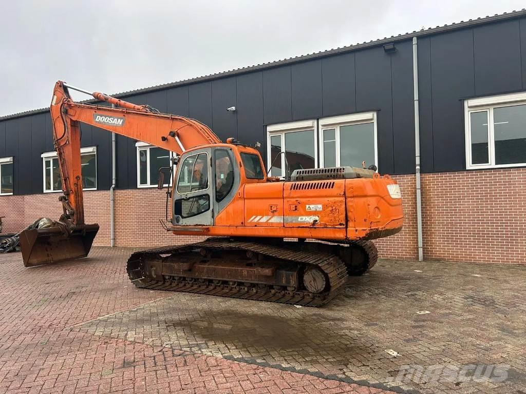 Doosan DX255LC Pelle sur chenilles