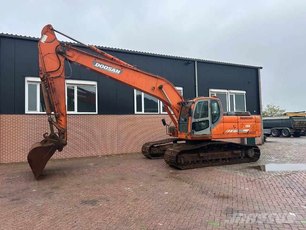 Doosan DX255LC Pelle sur chenilles