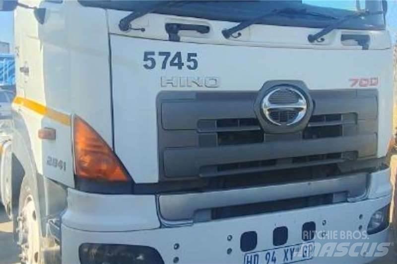 Hino 700 2841 Autre camion