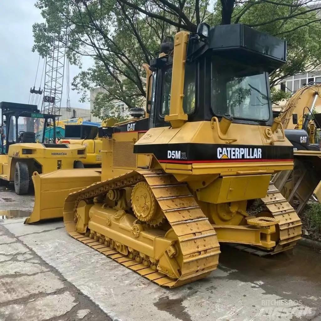 CAT D 5 M XL Bouteurs sur chenilles