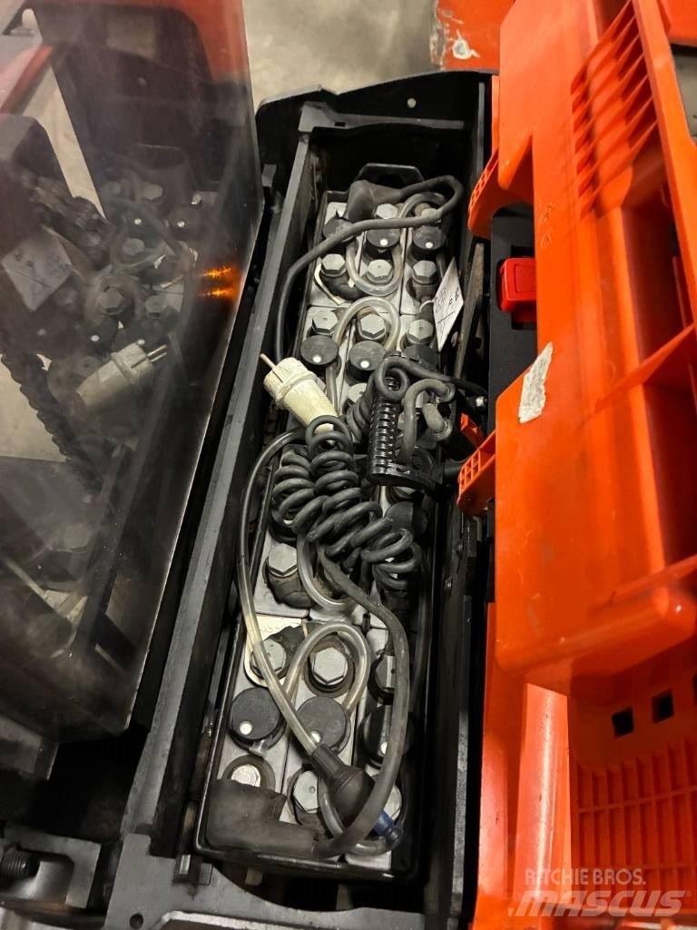 Toyota SWE120L Gerbeur accompagnant