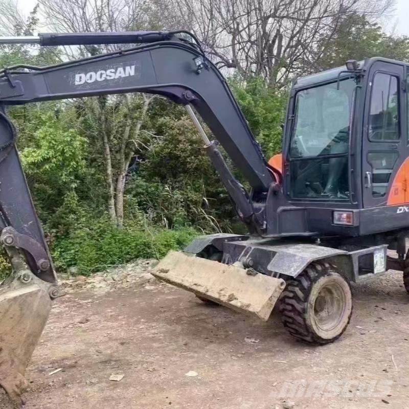 Kubota DX60w Pelle sur pneus