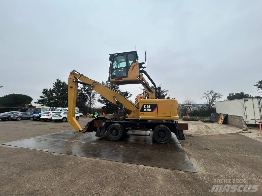 CAT MH3022 Pelle sur pneus