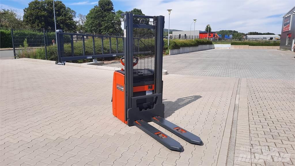 Linde L16 - BR1173 Gerbeur accompagnant