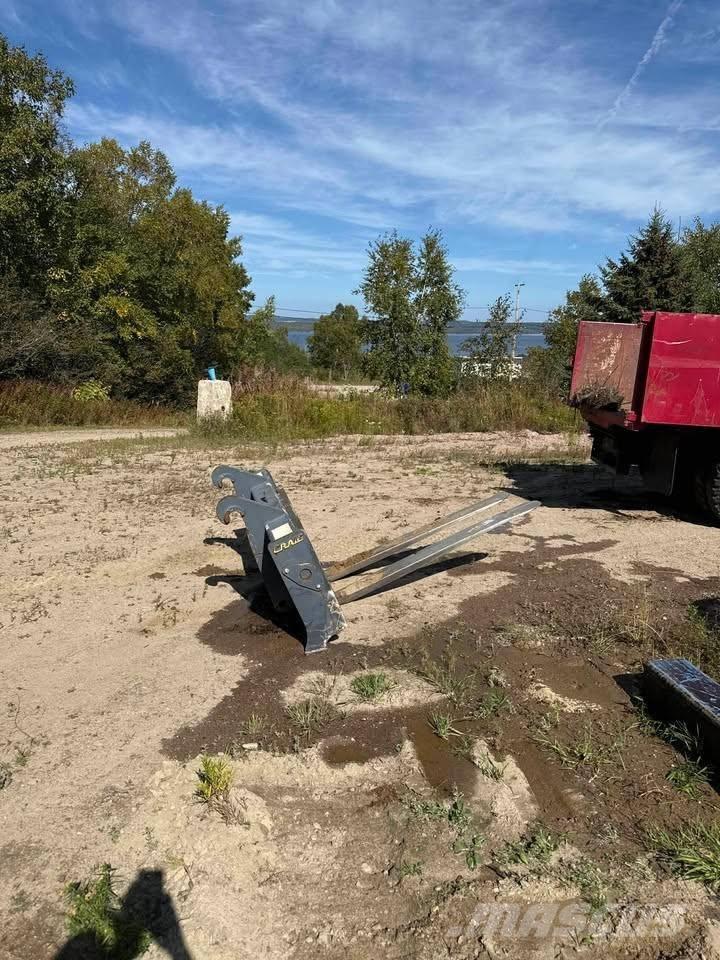 Hitachi ZW 140 Chargeuse sur pneus