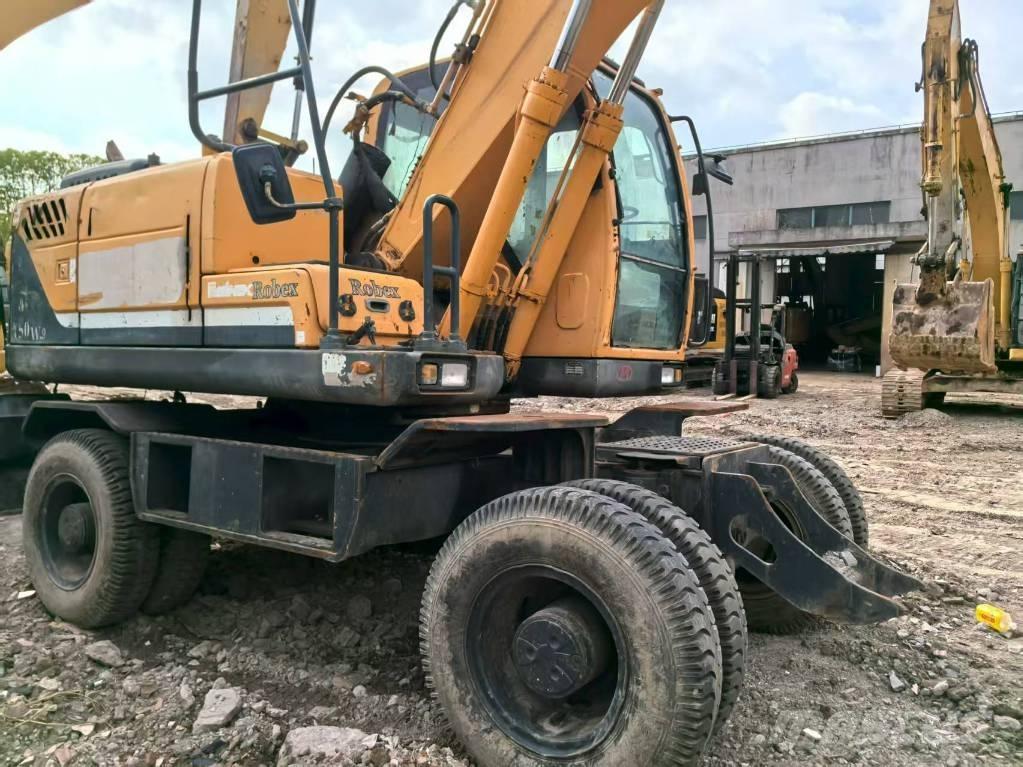 Hyundai R150W Pelle sur pneus