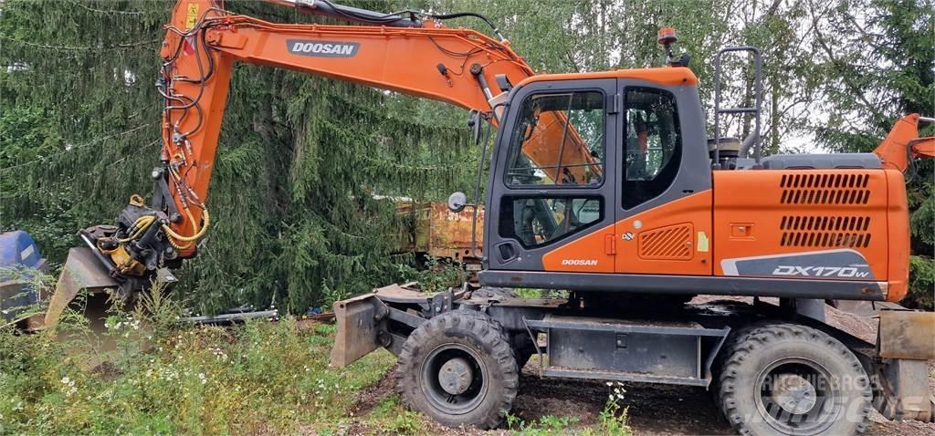 Doosan DX170W Pelle sur pneus