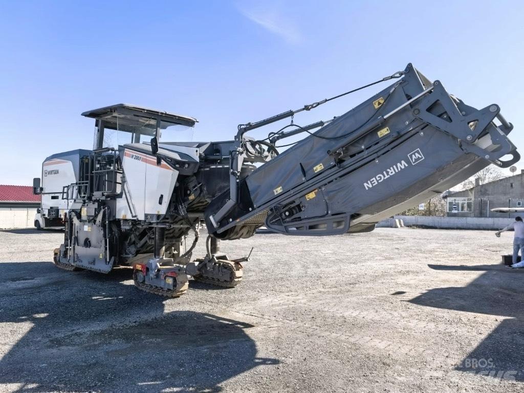 Wirtgen W 200 F Fraiseuse à froid