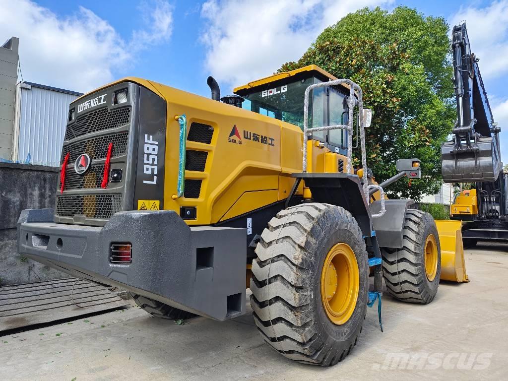 SDLG L 958 F Pelle sur pneus