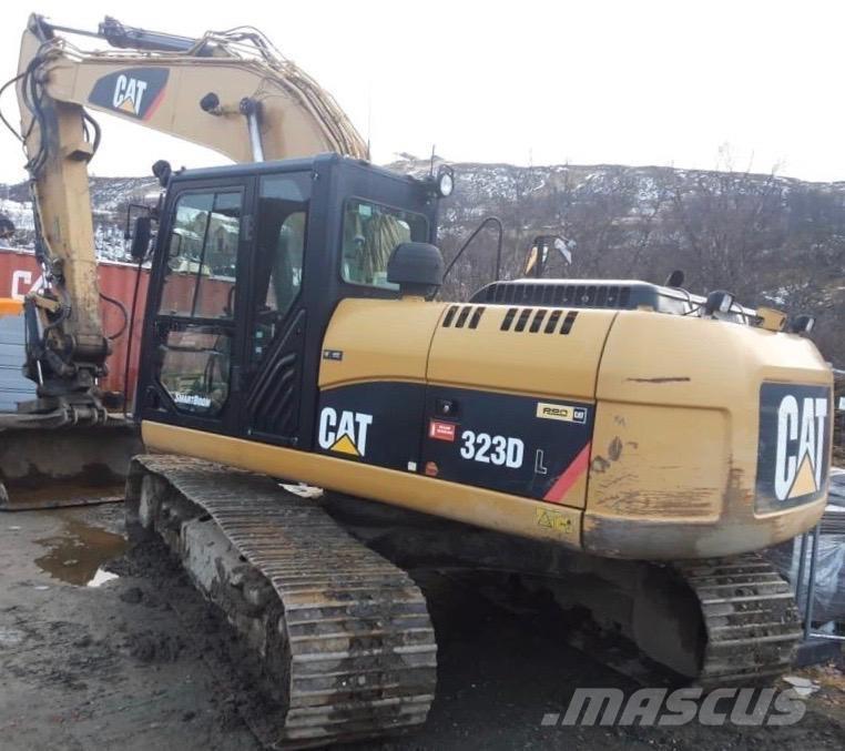 CAT 323 D L Pelle sur chenilles
